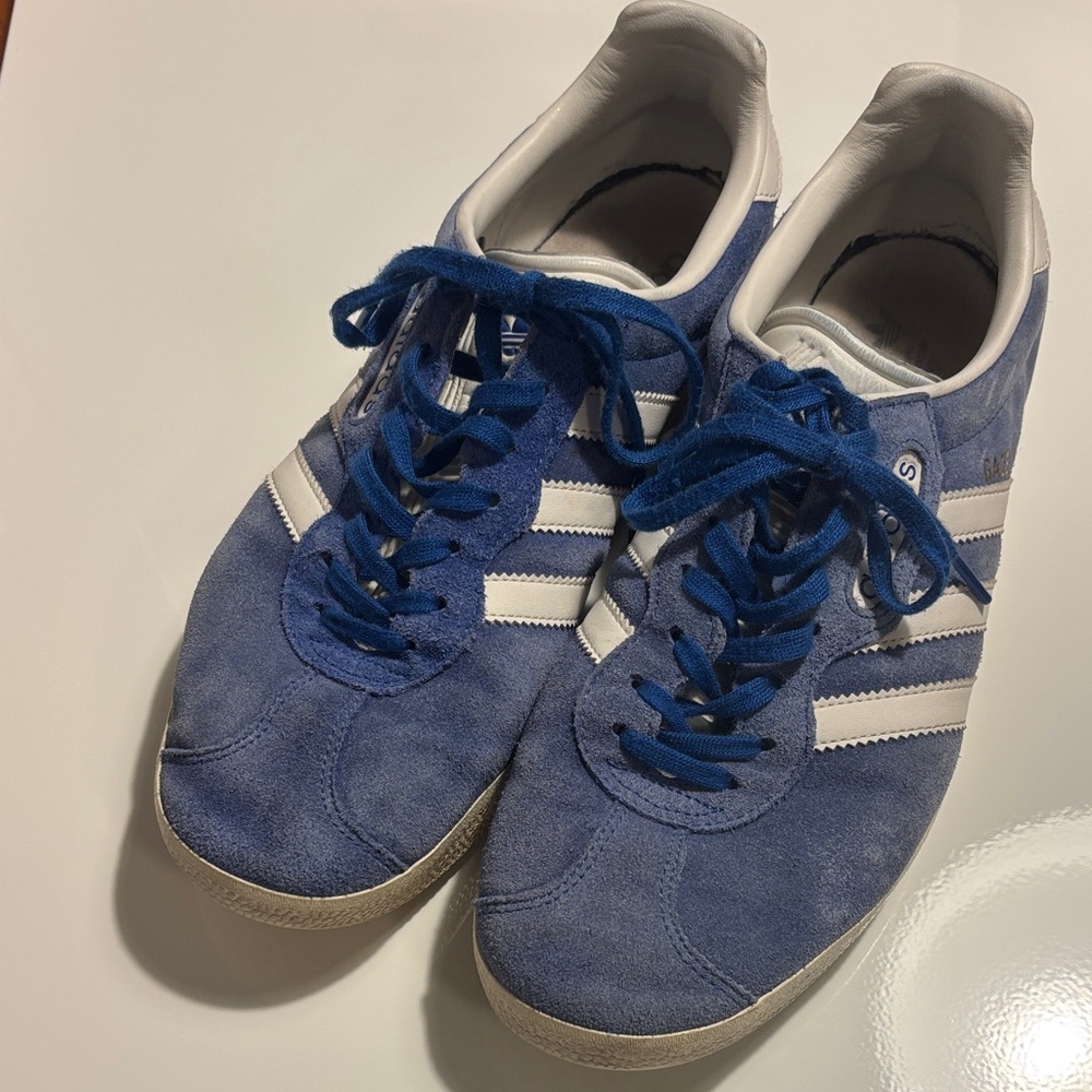 Adidas Gazelle 9-1/2 Mens- Blue and White Sneakers